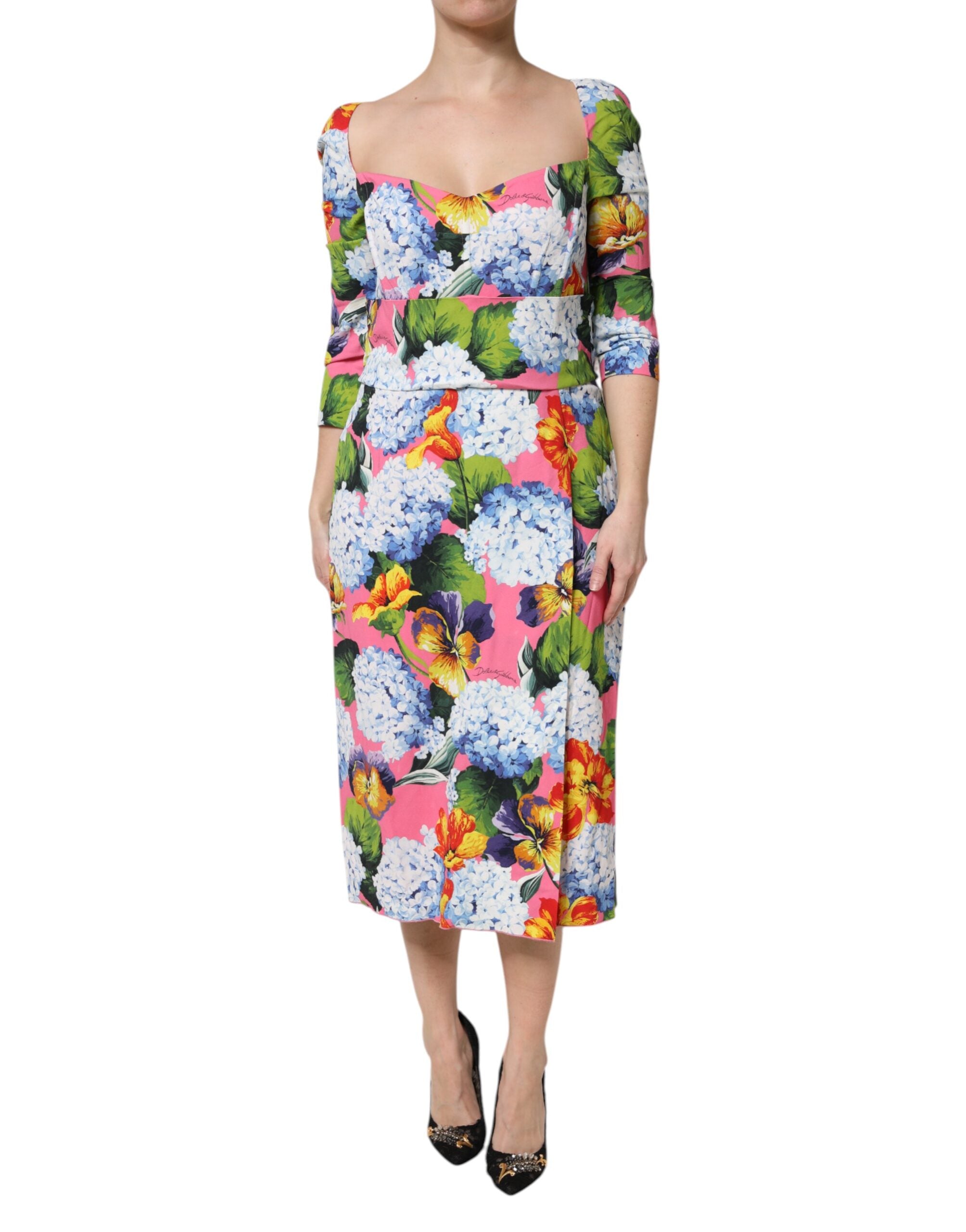 Robe midi plissée Dolce & Gabbana à fleurs multicolores, coupe ajustée et élégante, idéale pour une tenue sophistiquée.