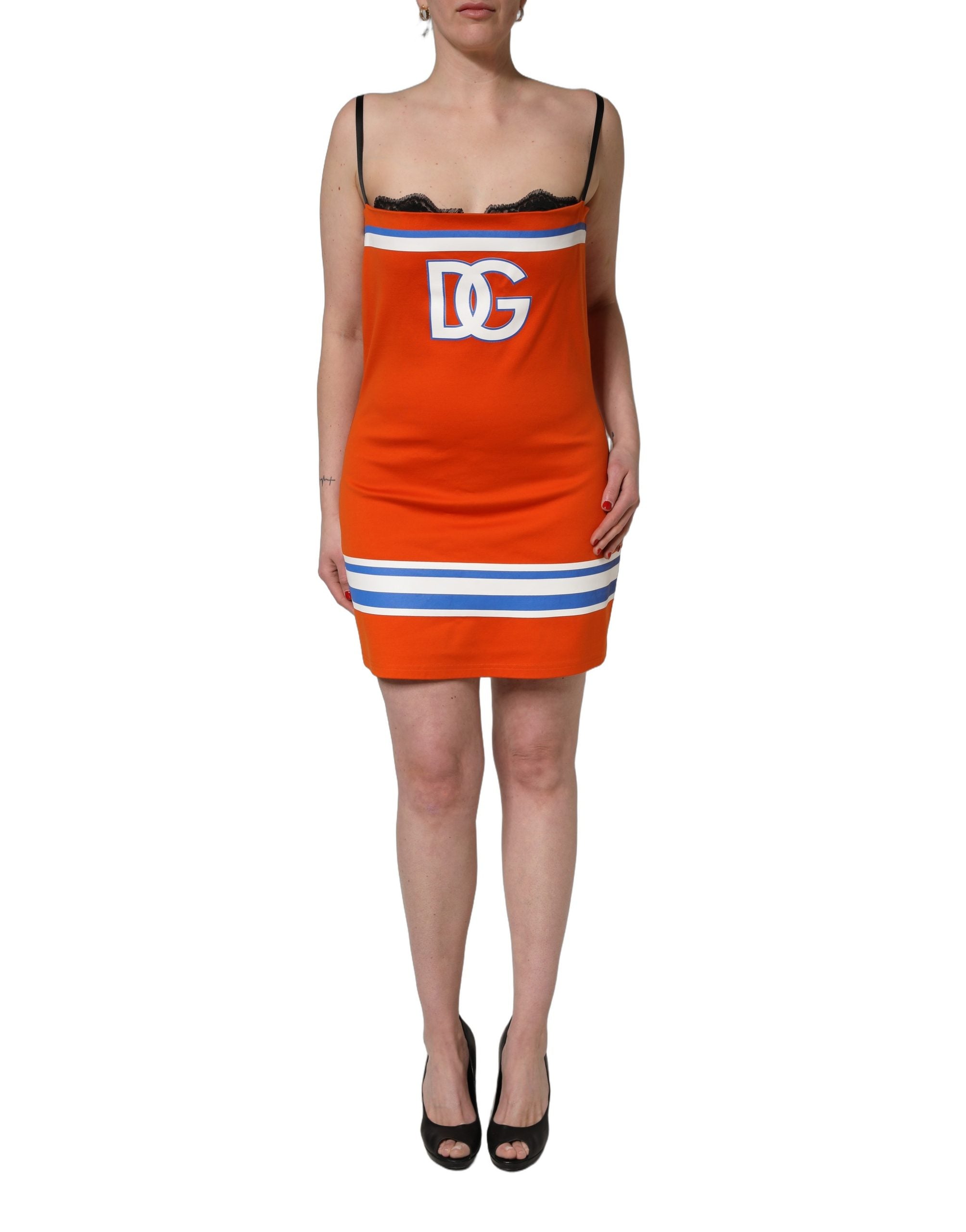Robe courte en coton orange Dolce & Gabbana inspirée du ballon de football Super Bowl, style minimaliste et tendance.