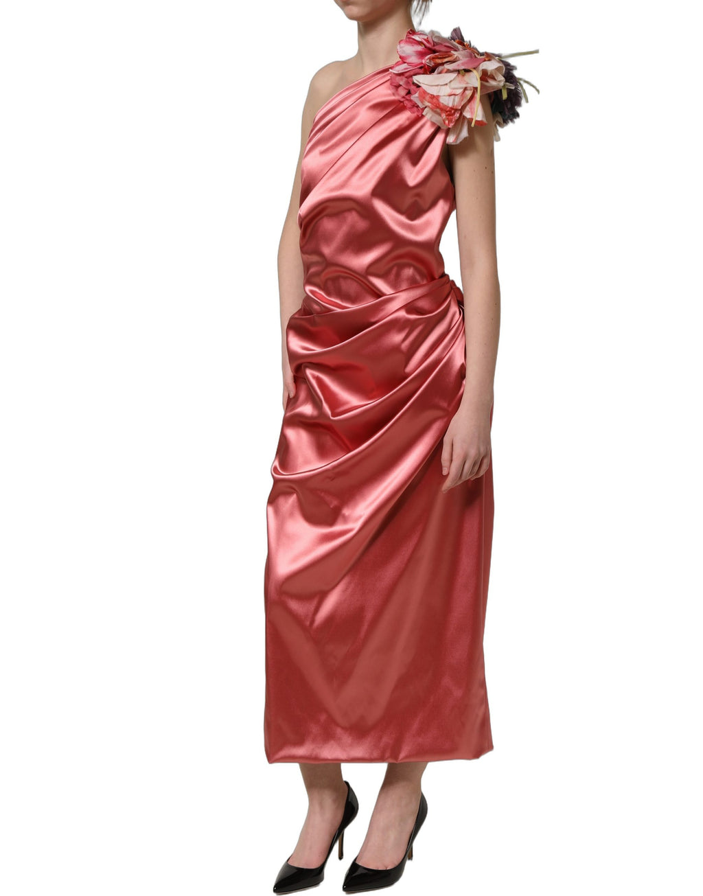 Robe longue rose Dolce & Gabbana, drapée avec applications florales, style midi élégant et sophistiqué.