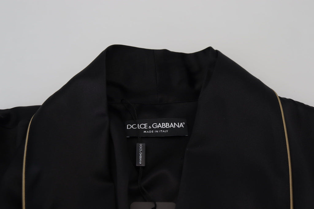 Robe-coat en soie noire Dolce & Gabbana avec ceinture, style wrap, veste élégante en tissu brillant.