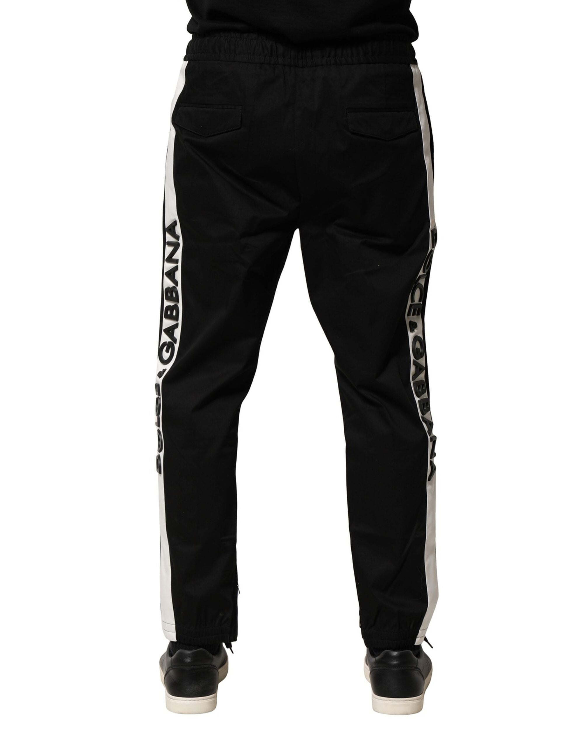 Pantalons joggers noirs en coton à taille moyenne de Dolce & Gabbana, visibles avec détails et texture du tissu.