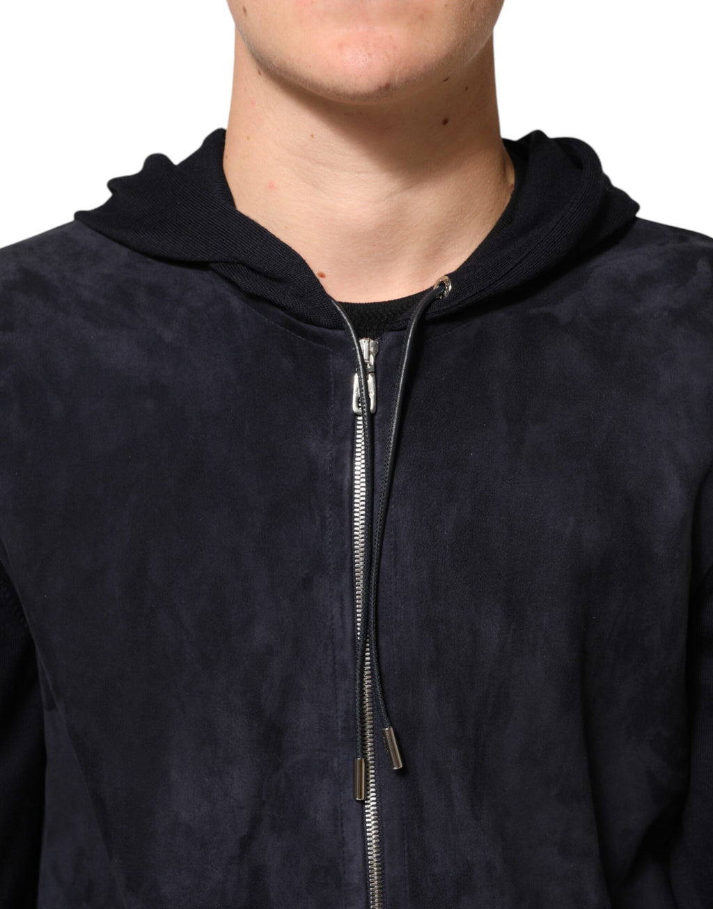 Veste blouson à capuche en cuir noir Dolce & Gabbana avec fermeture éclair complète, détails élégants et style moderne.
