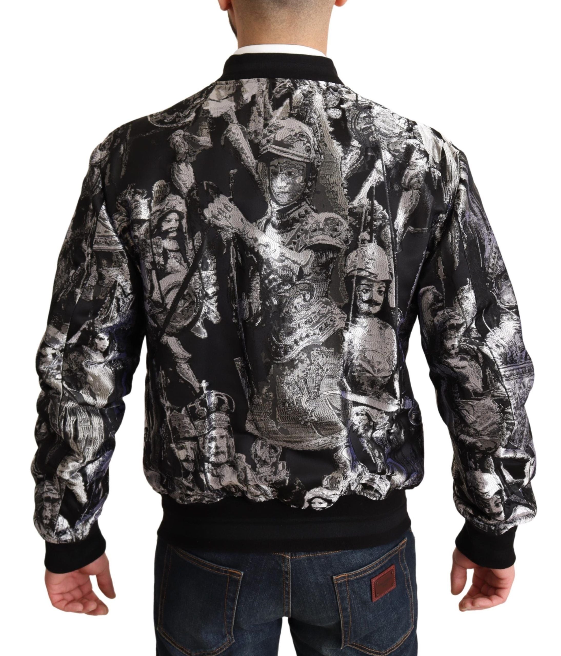 Veste bomber noire et argent Dolce & Gabbana avec motif Puppi, détails élégants, tissu de qualité et design à la mode.