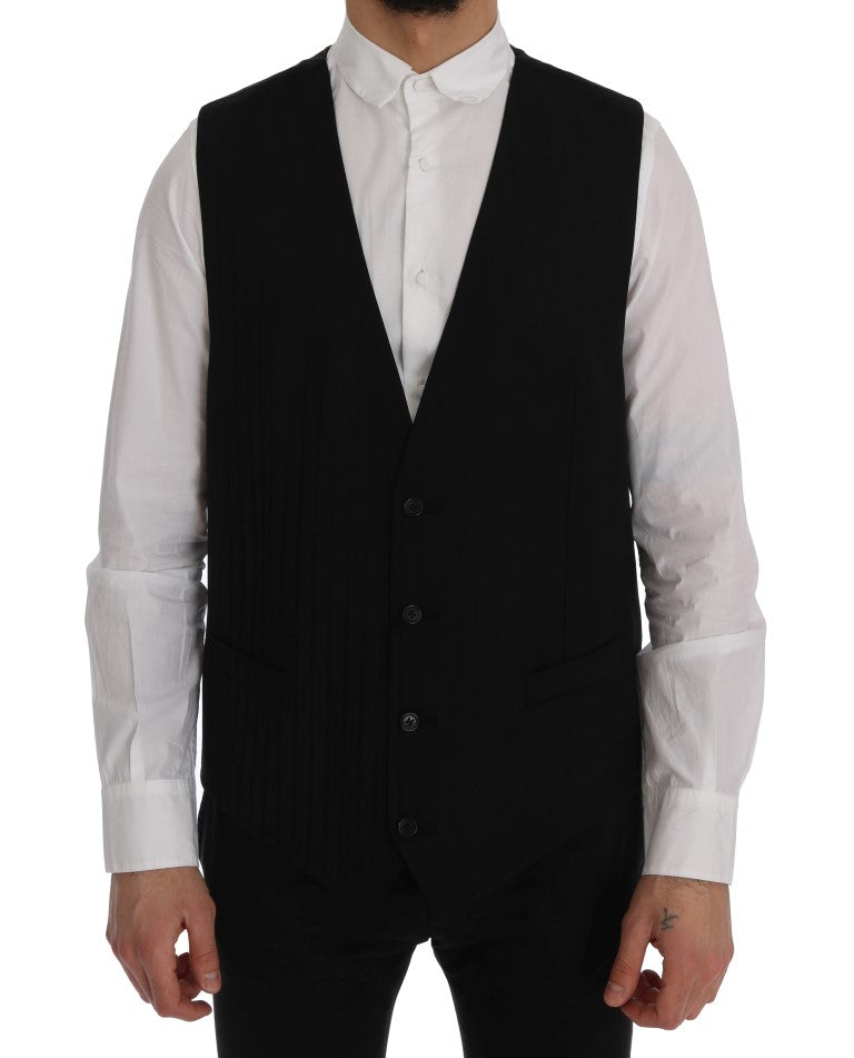 Gilet noir en laine stretch Dolce & Gabbana STAFF avec col en V et fermeture à boutons, porté sur un mannequin.