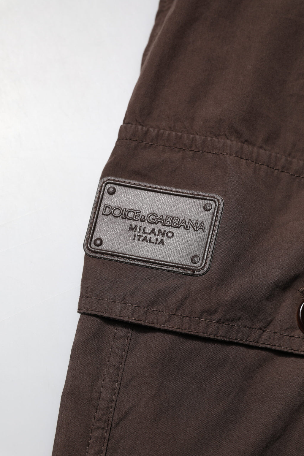 Pantalon cargo jogger en coton brun pour homme de Dolce & Gabbana, style décontracté avec poches latérales.