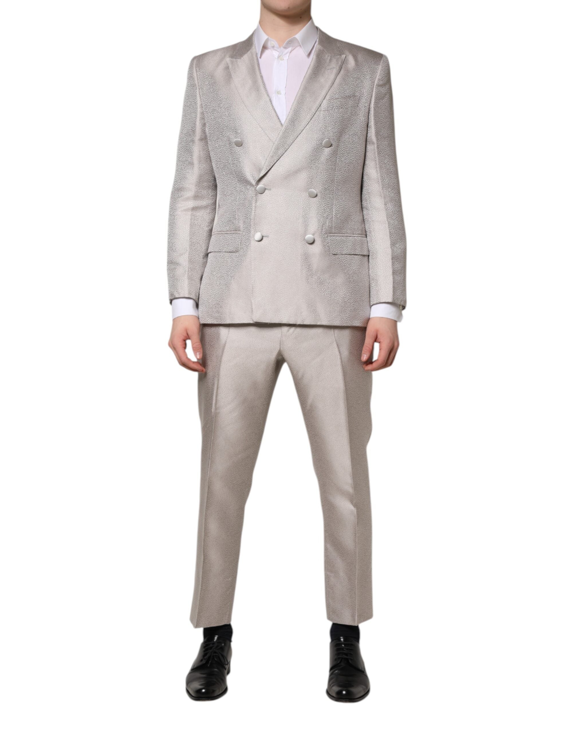 Costume deux pièces en soie jacquard gris clair Dolce & Gabbana avec motifs à pois, veste et pantalon élégants.