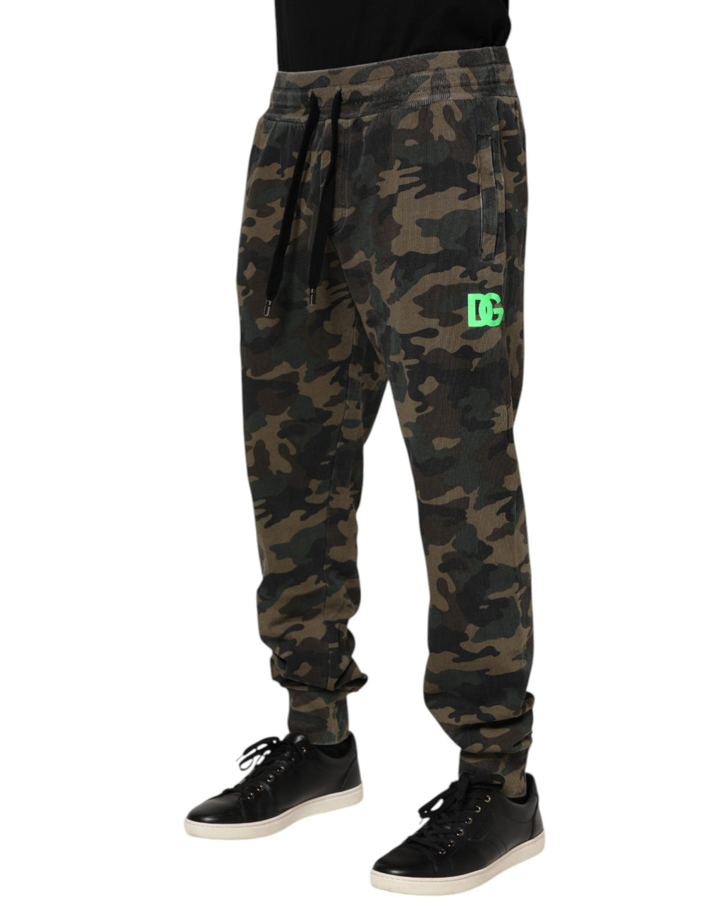 Pantalon jogger pour homme Dolce & Gabbana en coton camouflage multicolore avec ceinture élastique et poches latérales.