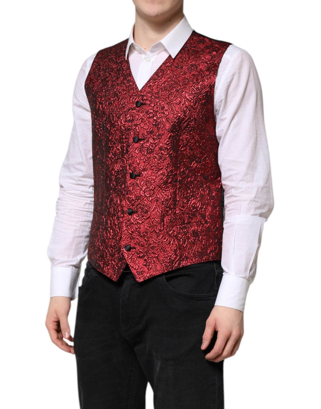 Gilet homme formel Dolce & Gabbana en brocart rouge à motif floral, élégance masculine pour occasions spéciales.