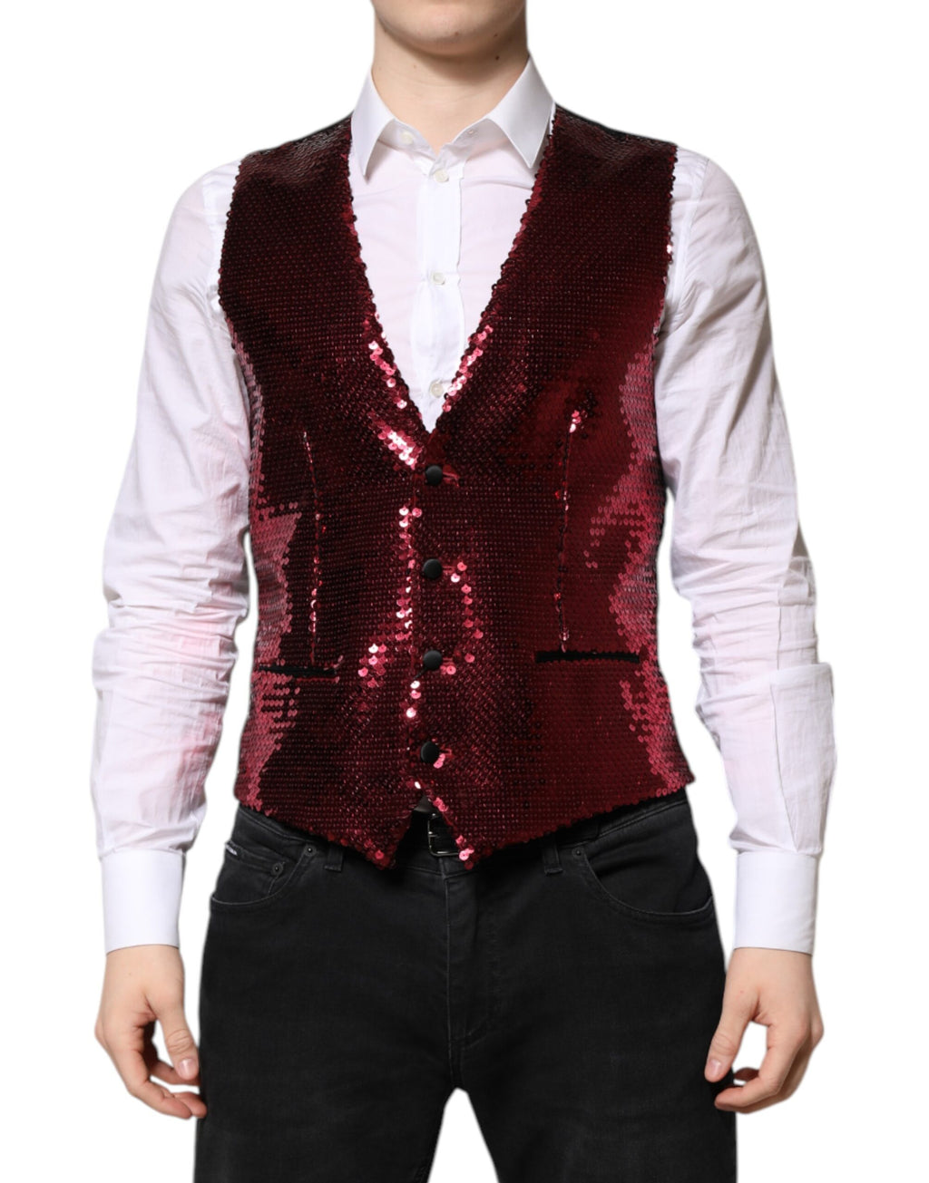 Gilet homme formel Dolce & Gabbana rouge à sequins, veste de costume élégante avec finition brillante et coupe ajustée.