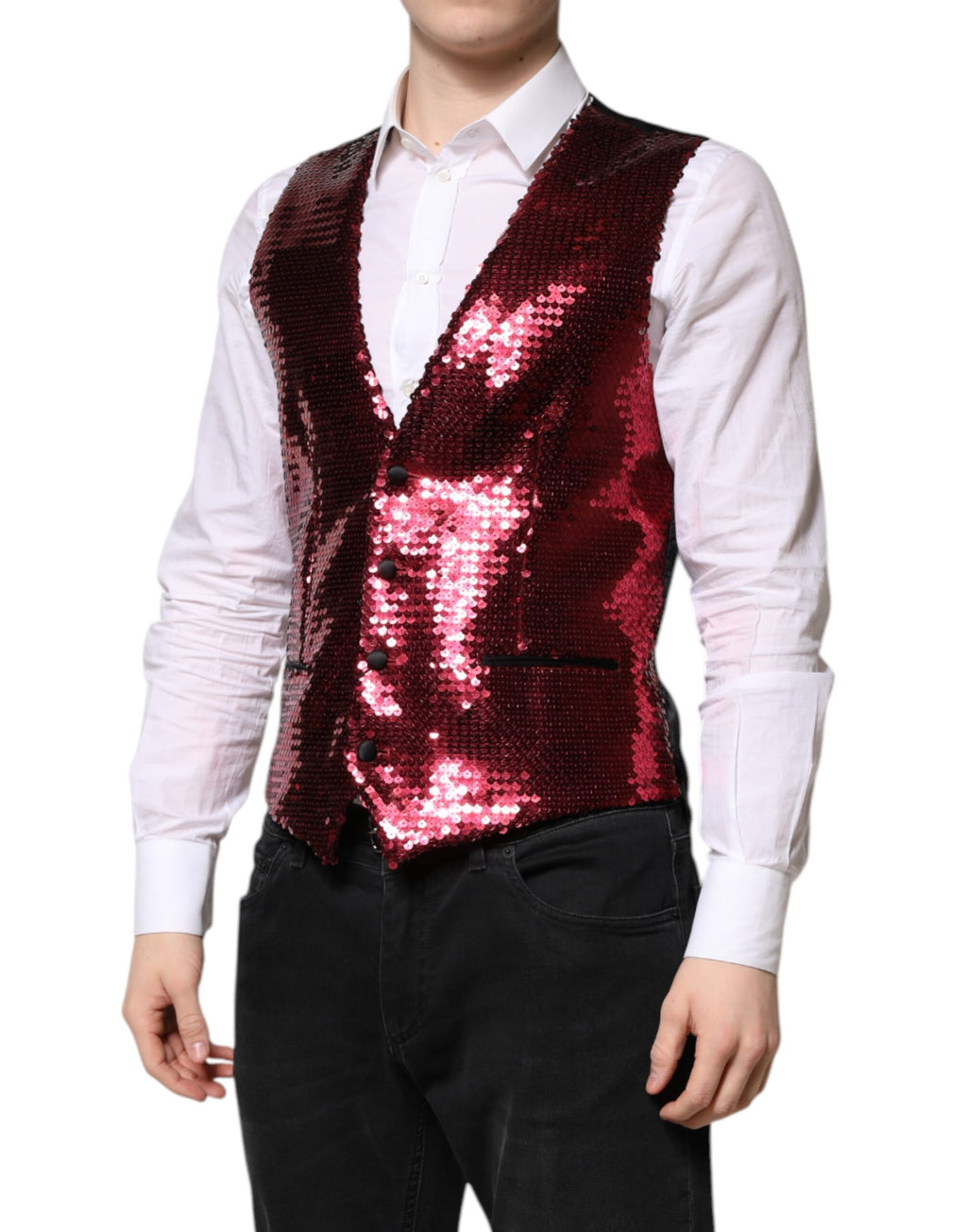 Gilet homme Dolce & Gabbana rouge à sequins pour occasion formelle, détail élégant avec finition raffinée.