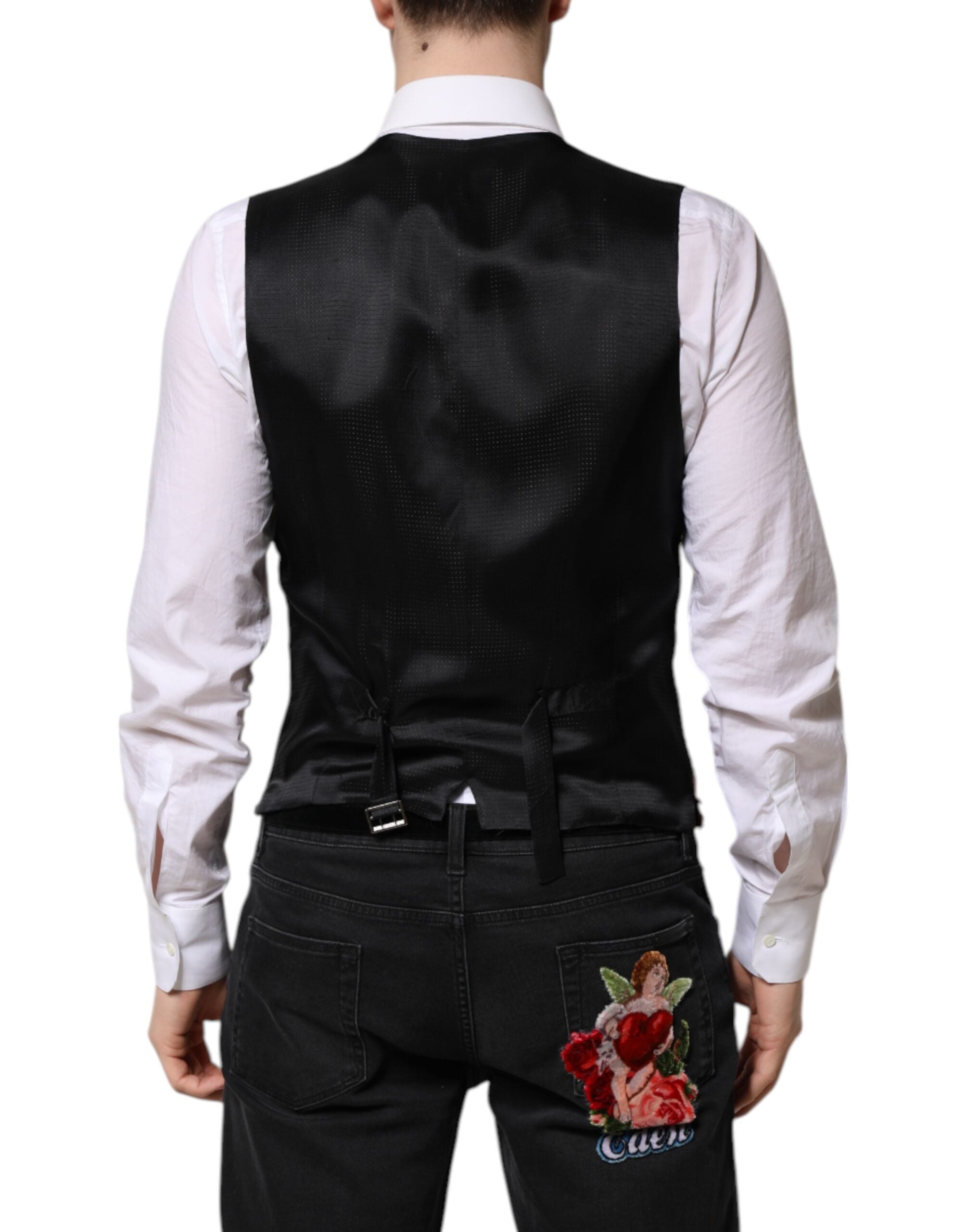 Gilet homme rouge à sequins Dolce & Gabbana, tenue formelle élégante avec détails brillants et coupe ajustée.