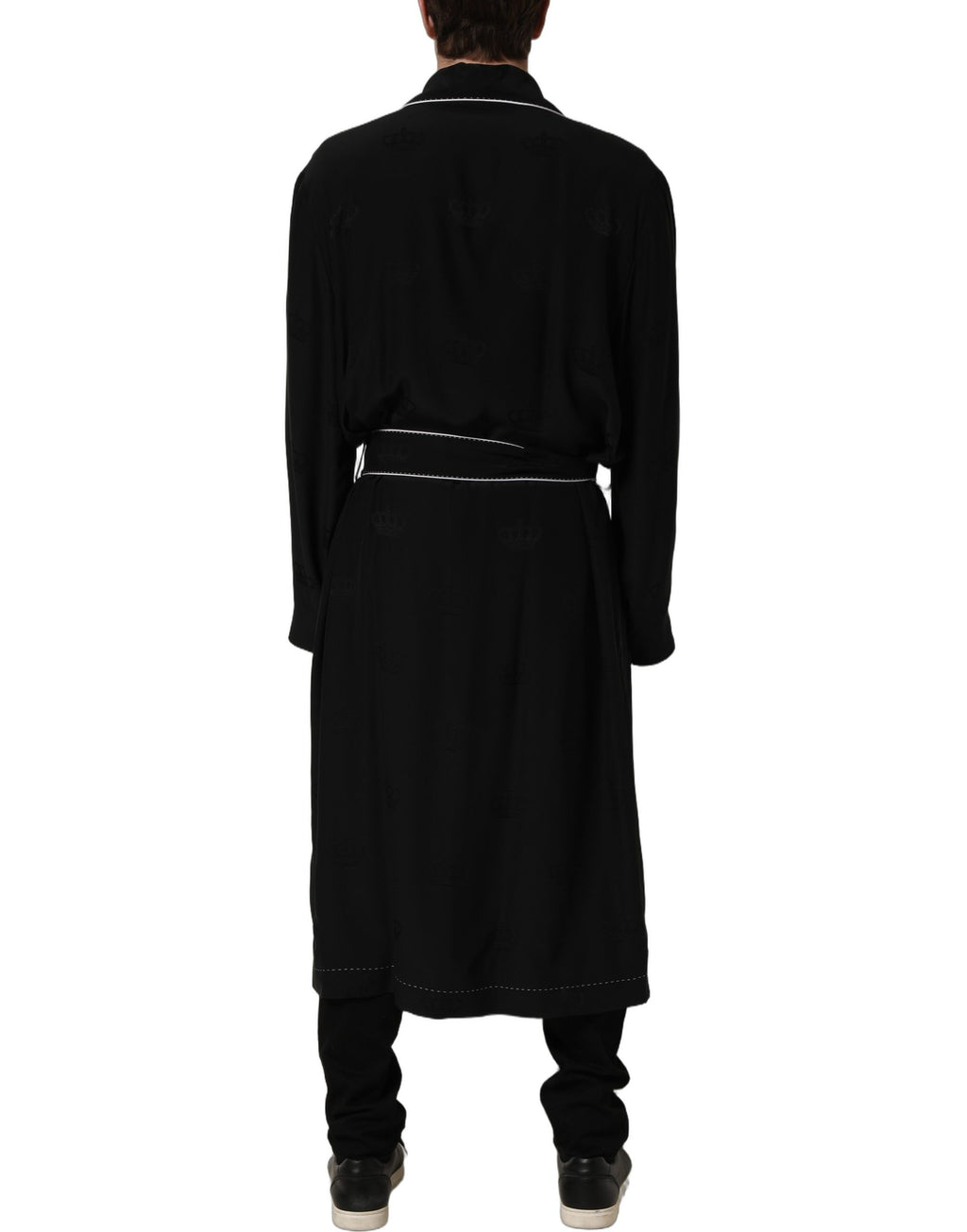 Robe homme Dolce & Gabbana en soie noire, style peignoir ou manteau wrap avec fermeture élégante.