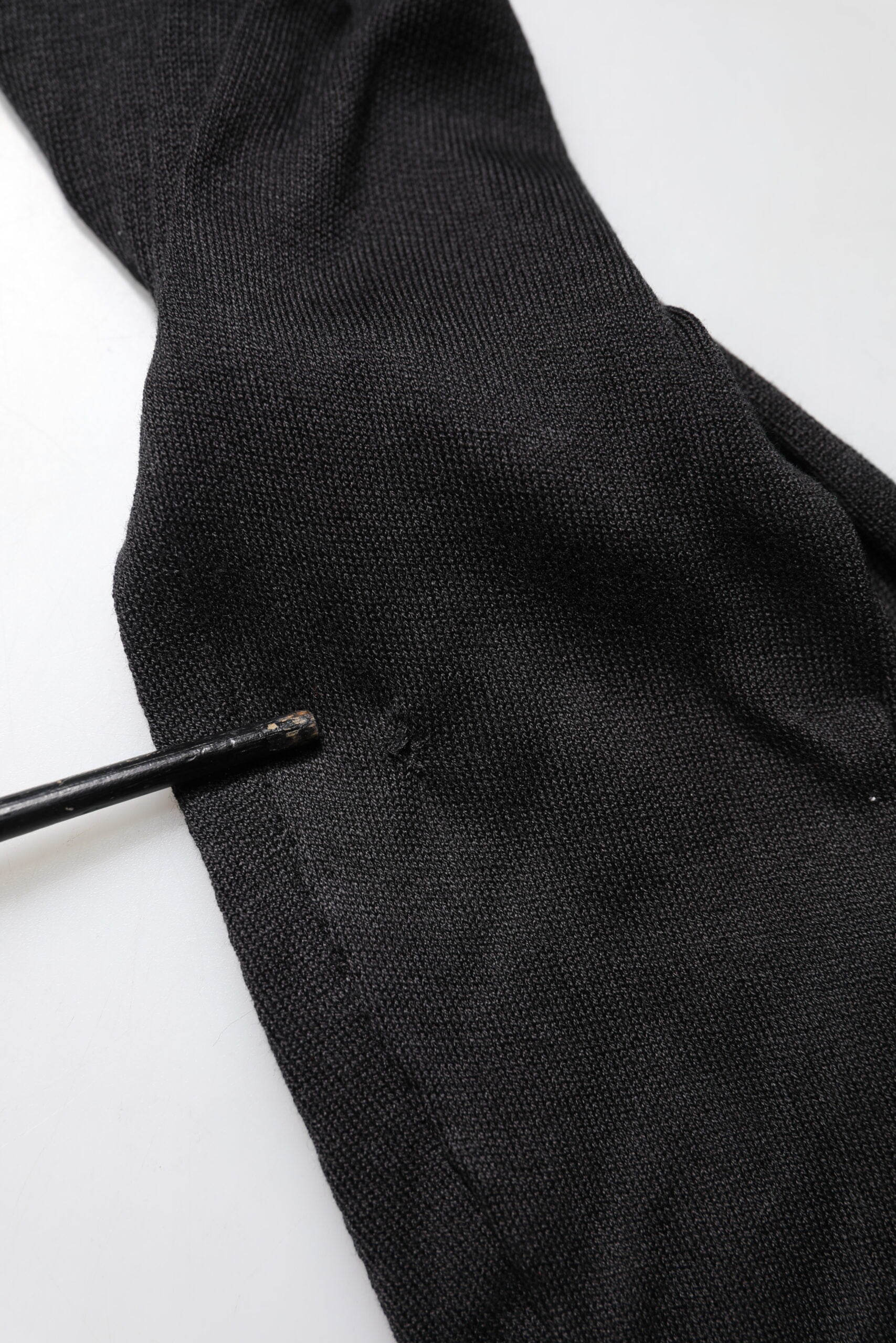 Sweat à capuche en coton noir Dolce & Gabbana avec logo DG visible, pour homme, vêtement décontracté et élégant.