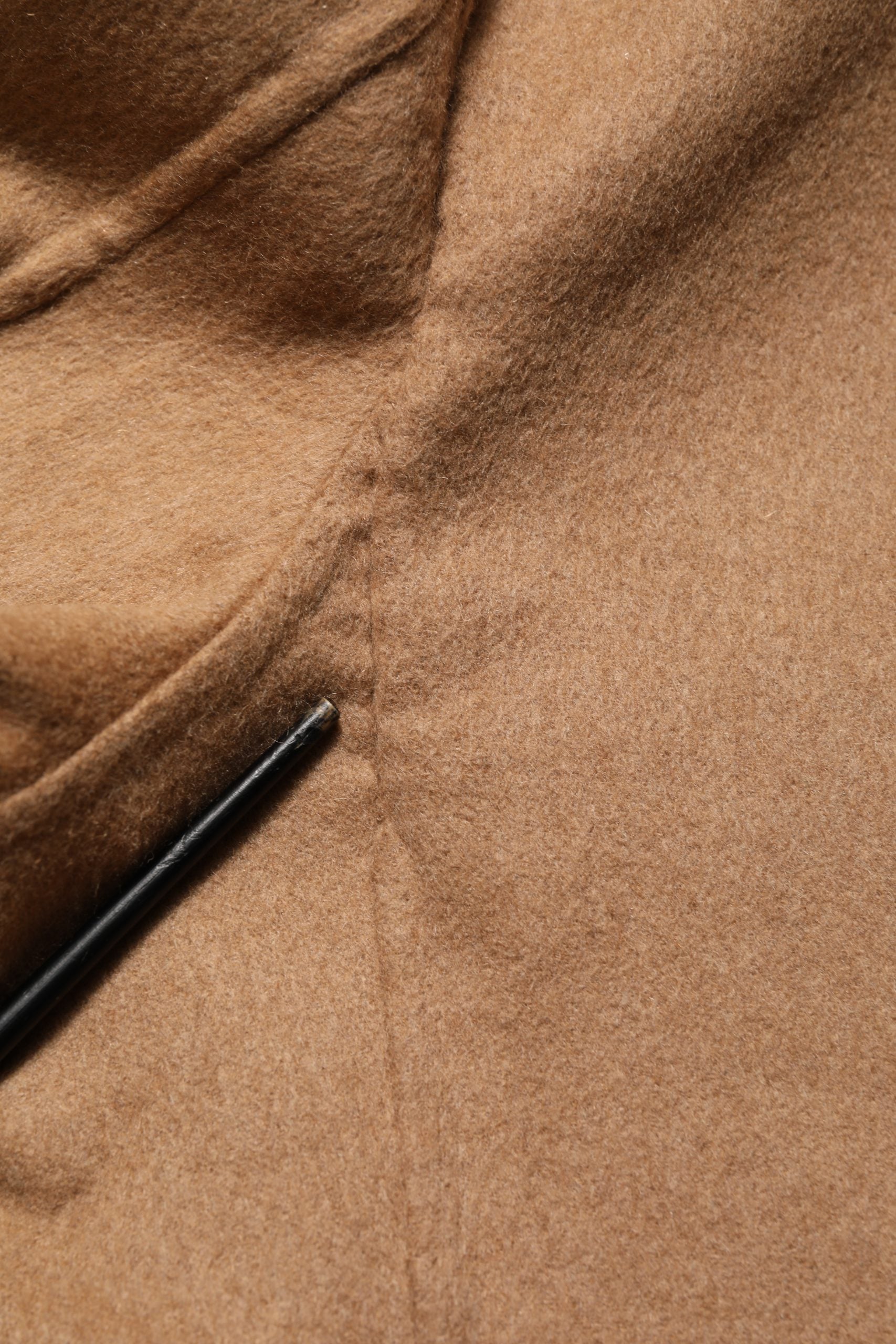 Veste de costume marron Dolce & Gabbana à deux boutons, croisée simple et élégante, pour homme.