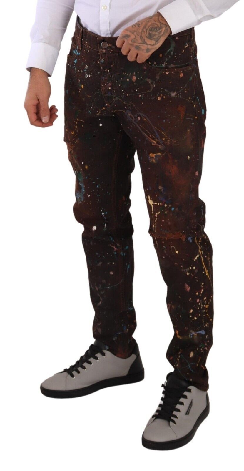 Jeans en denim regular en coton marron à éclaboussures de couleur, de la marque Dolce & Gabbana, visible avec détail de style.