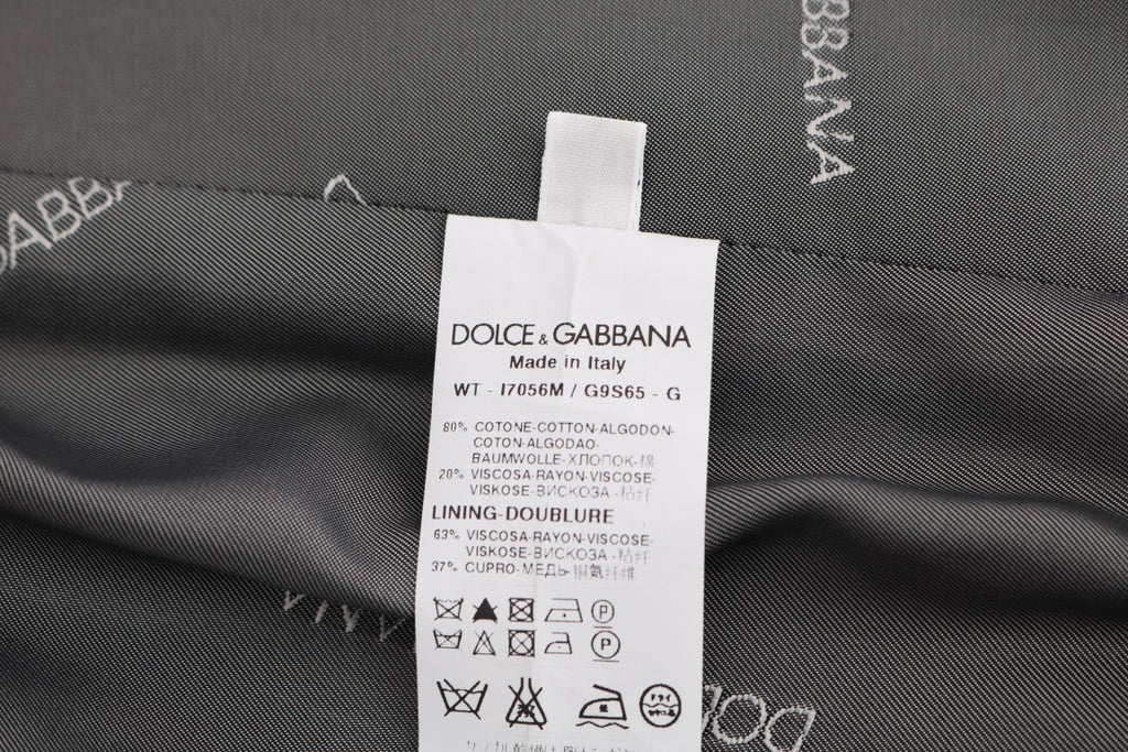 Gilet en coton et rayonne gris Dolce & Gabbana STAFF, style moderne et élégant, porté sur un fond neutre.