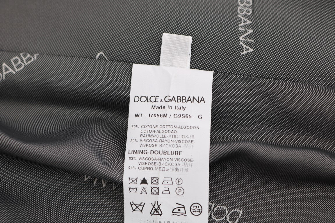 Gilet en coton et rayonne gris Dolce & Gabbana STAFF, style moderne et élégant, porté sur un fond neutre.