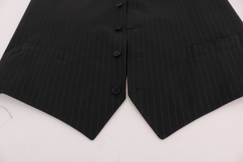 Gilet à rayures gris en coton Dolce & Gabbana STAFF, taille ajustée, porté sur un mannequin.
