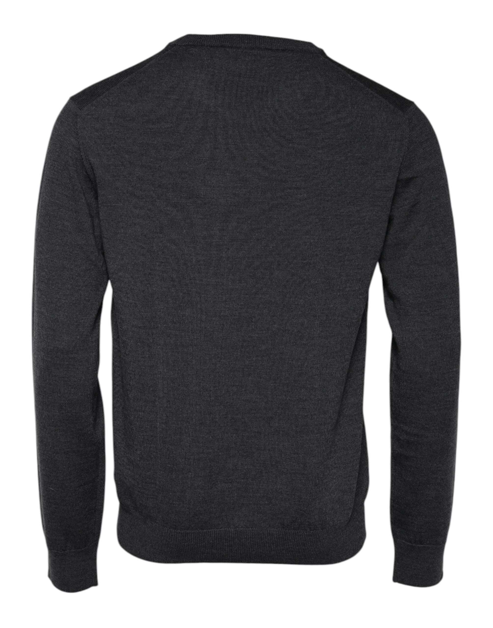 Pull en laine gris Dolce & Gabbana pour homme avec logo tricoté, style élégant et confortable.