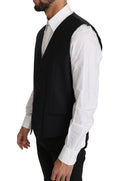 Gilet en laine et soie gris de Dolce & Gabbana, veste élégante pour homme, détails de couture et texture du tissu visible.