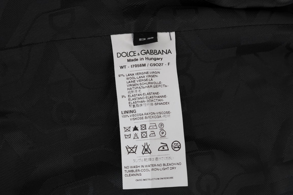 Gilet en laine gris Dolce & Gabbana pour homme, ajusté et élégant, visible avec détails de couture et col ras du cou.