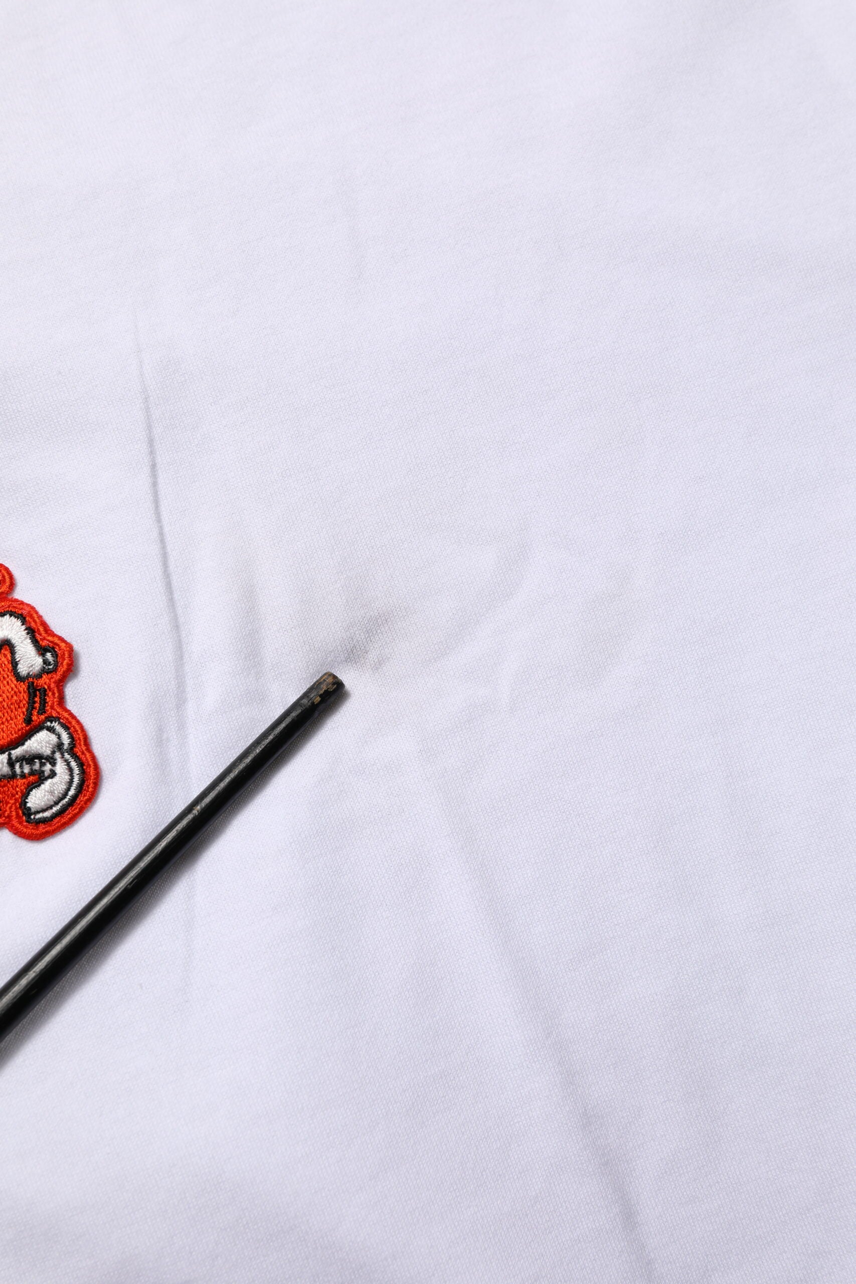 T-shirt blanc en coton Dolce & Gabbana avec patch DG Love, col rond, vue de face.