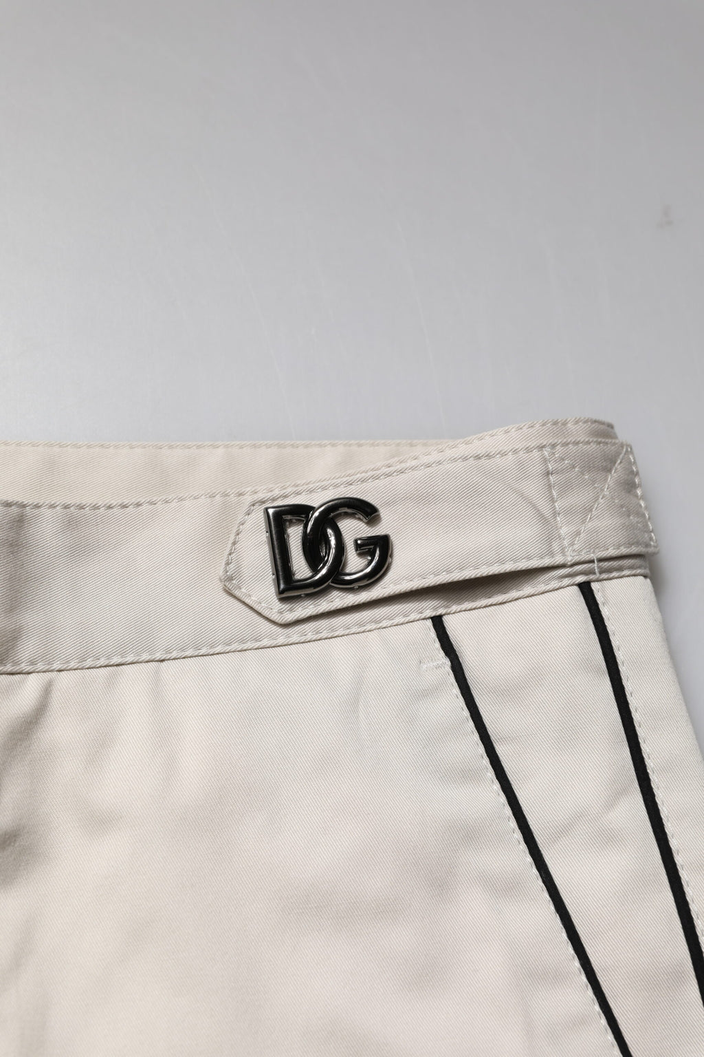 Pantalon formel blanc en coton Dolce & Gabbana, coupe slim, pour femme, élégance et style sophistiqué.