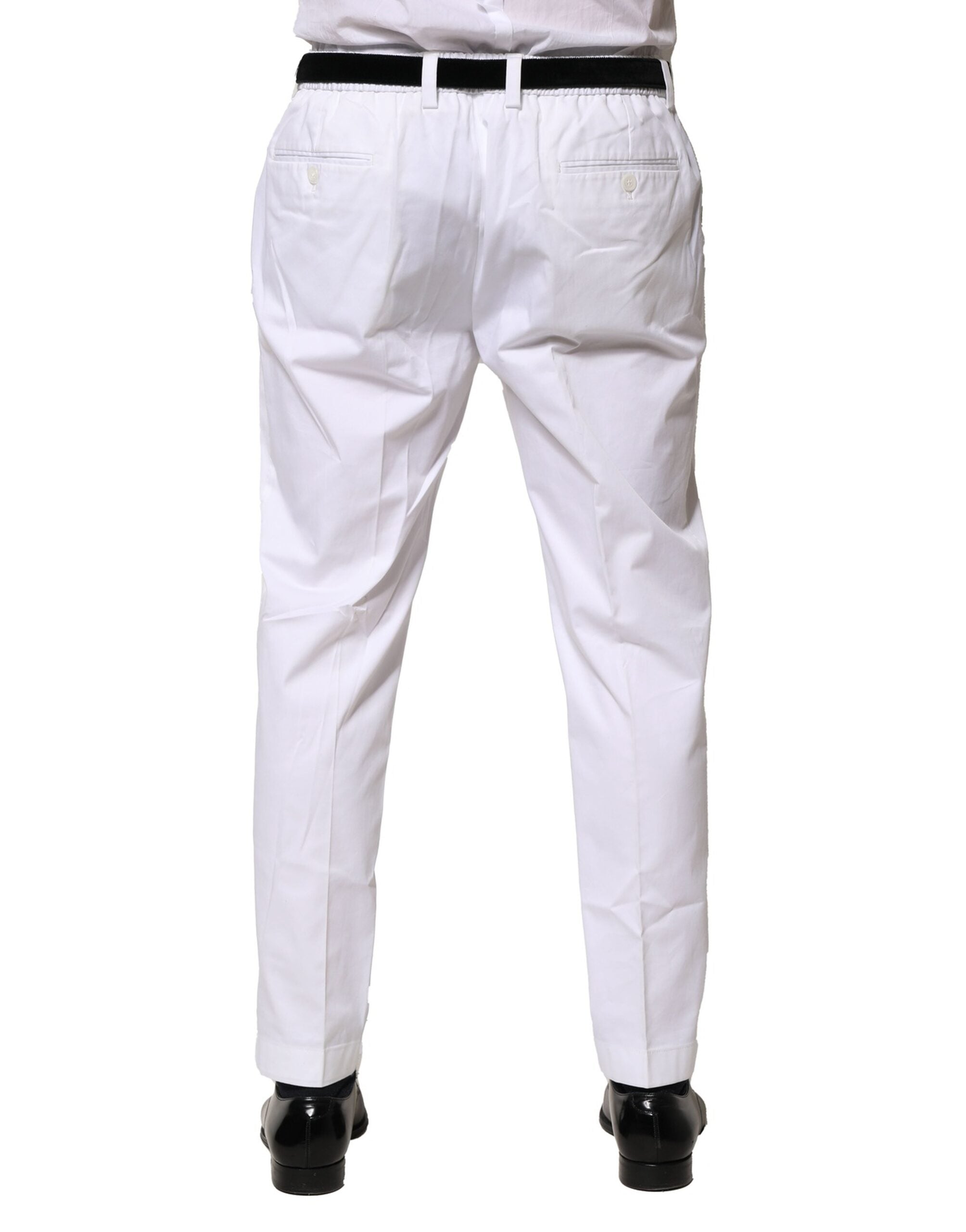 Robe blanche en coton Dolce & Gabbana avec pantalon slim formel, élégance moderne et design sophistiqué.