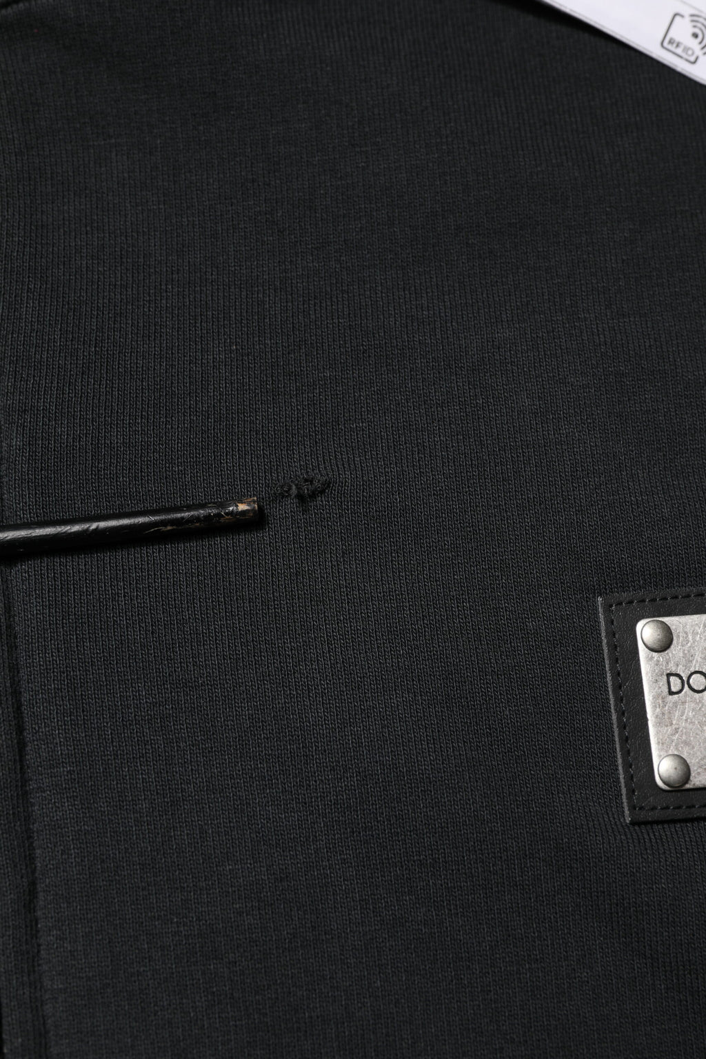 Sweat à capuche homme Dolce & Gabbana noir avec logo, fermeture éclair complète, look décontracté et élégant.
