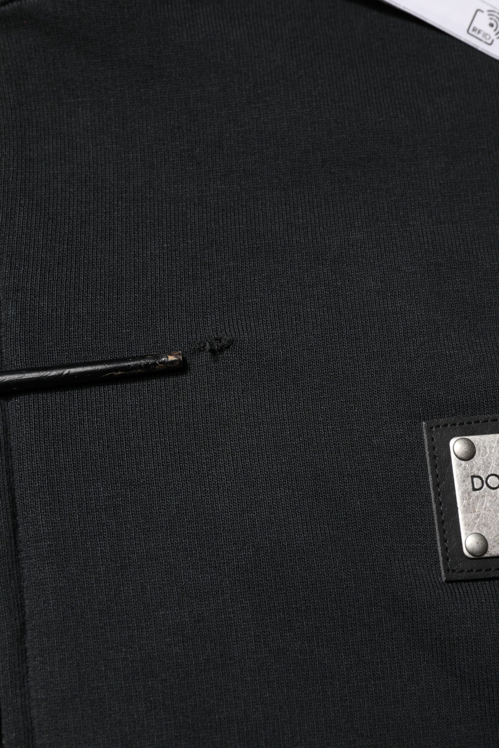 Sweat à capuche homme Dolce & Gabbana noir avec logo, fermeture éclair complète, look décontracté et élégant.