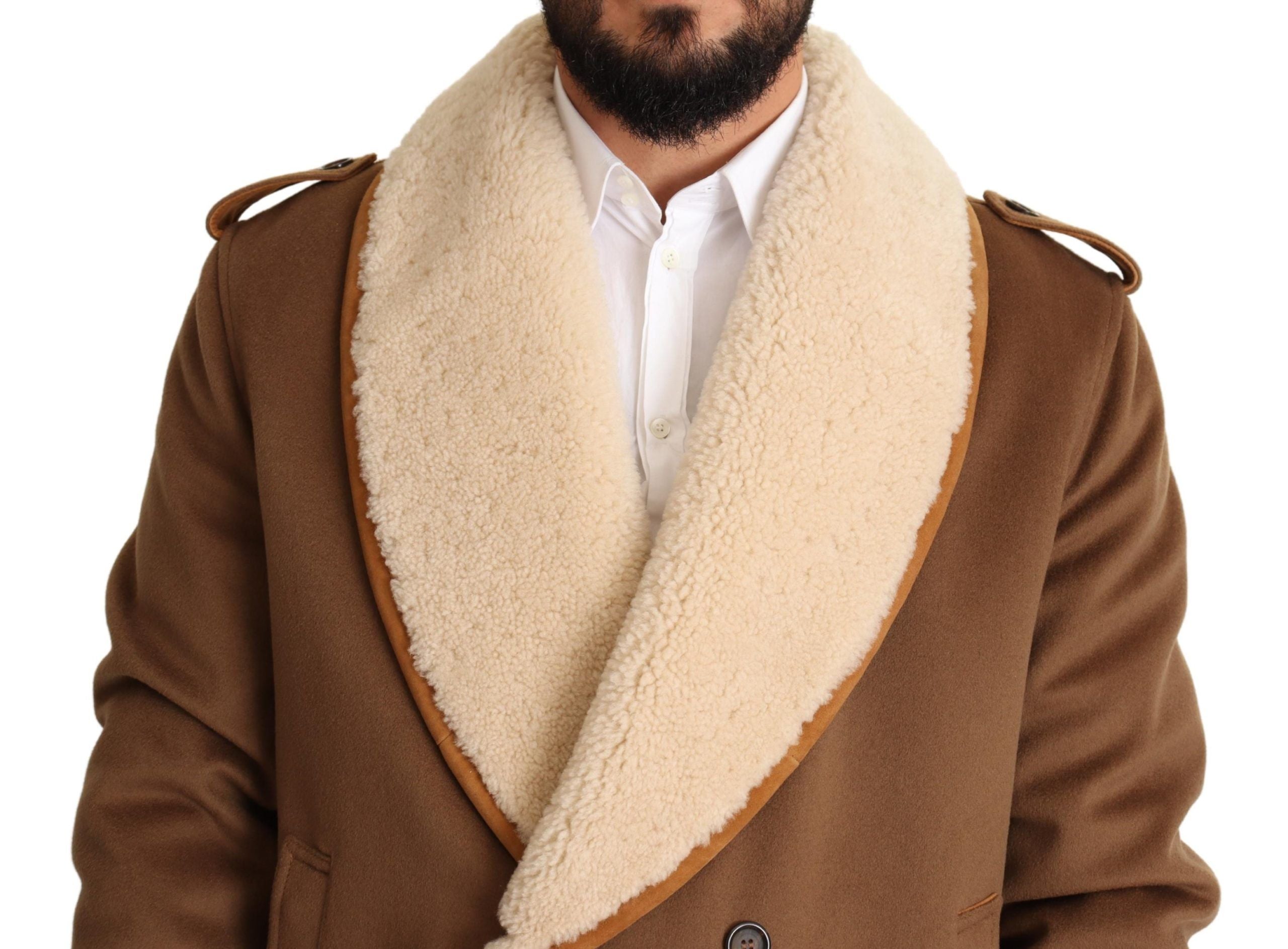 Manteau en shearling marron à double boutonnage de Dolce & Gabbana, mode élégante et chaude pour l'hiver.