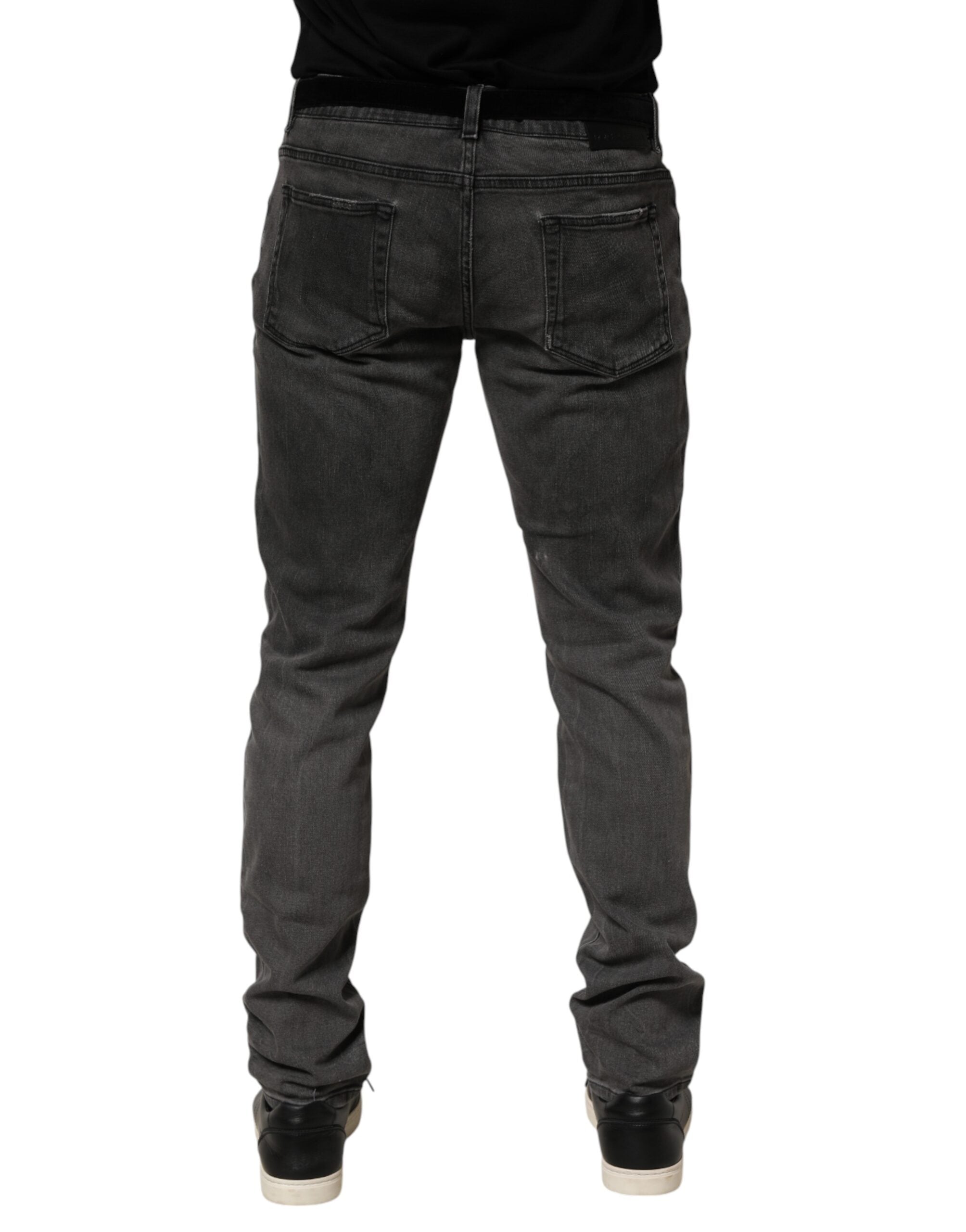 Jeans homme en denim gris foncé Dolce & Gabbana, coupe skinny, en coton, avec fermeture éclair et poches avant.