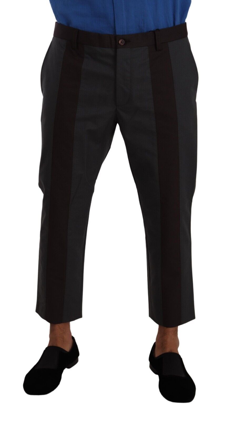 Pantalon cropped rayé gris et bordeaux de Dolce & Gabbana, style élégant avec coupe moderne et détails sophistiqués.