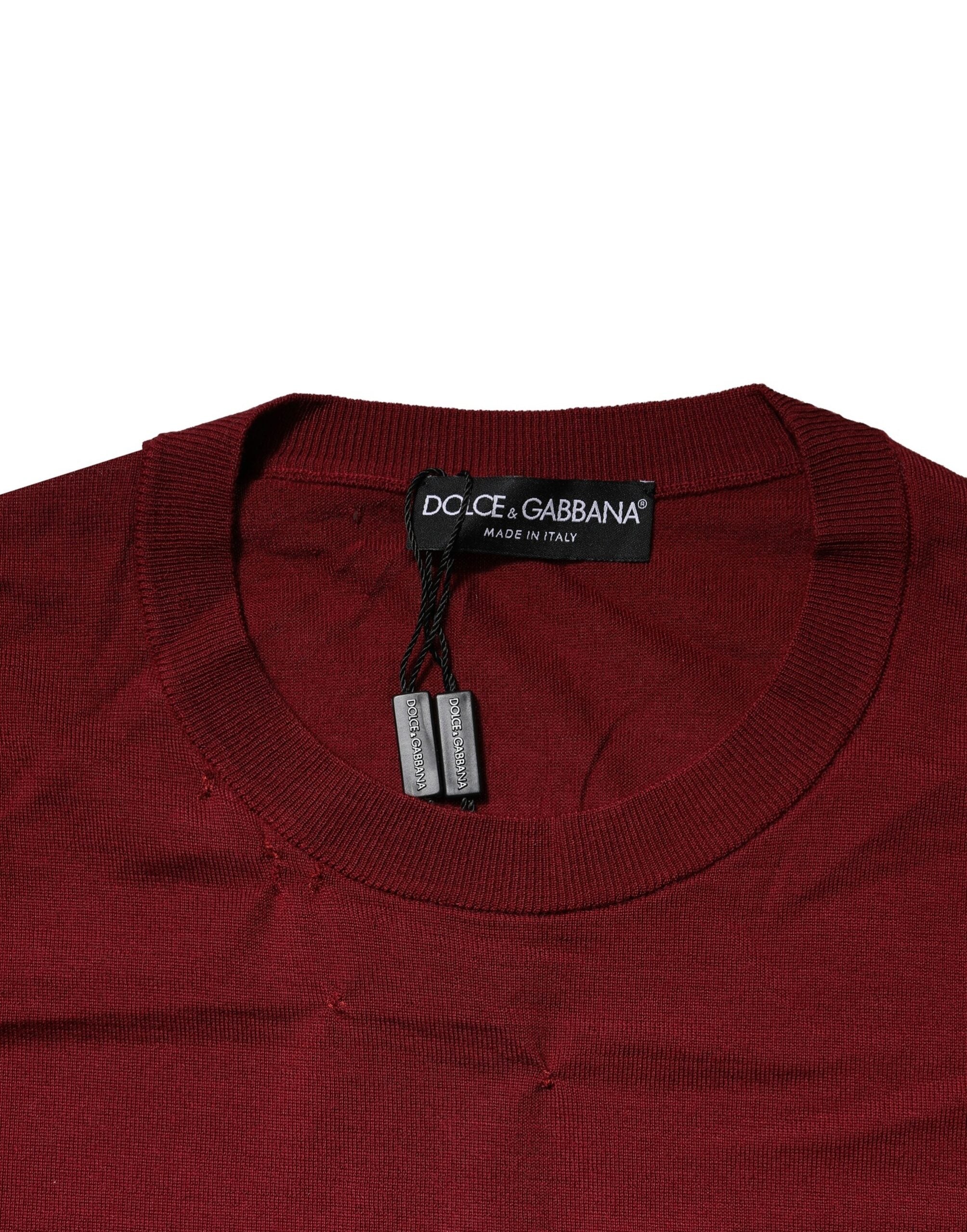 Sweatshirt en cachemire bordeaux Dolce & Gabbana à col rond, douceur et élégance pour un style sophistiqué.