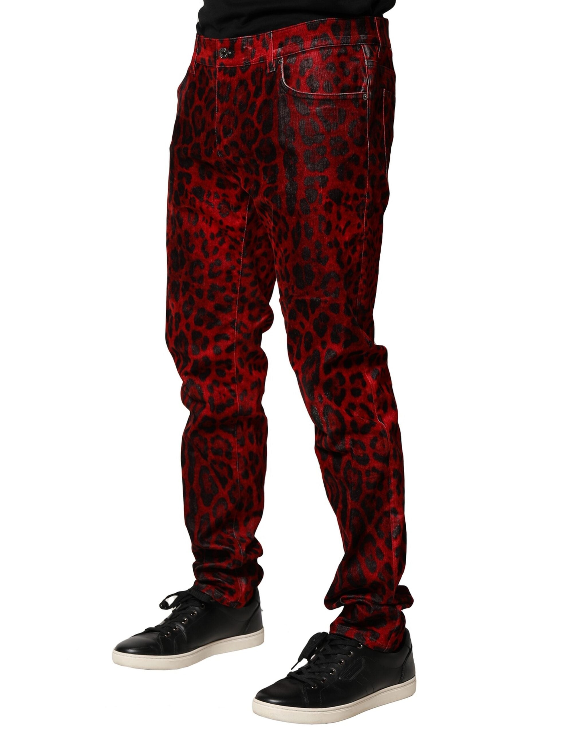 Jeans skinny en denim coton rouge à imprimé léopard de Dolce & Gabbana, style ajusté et tendance.