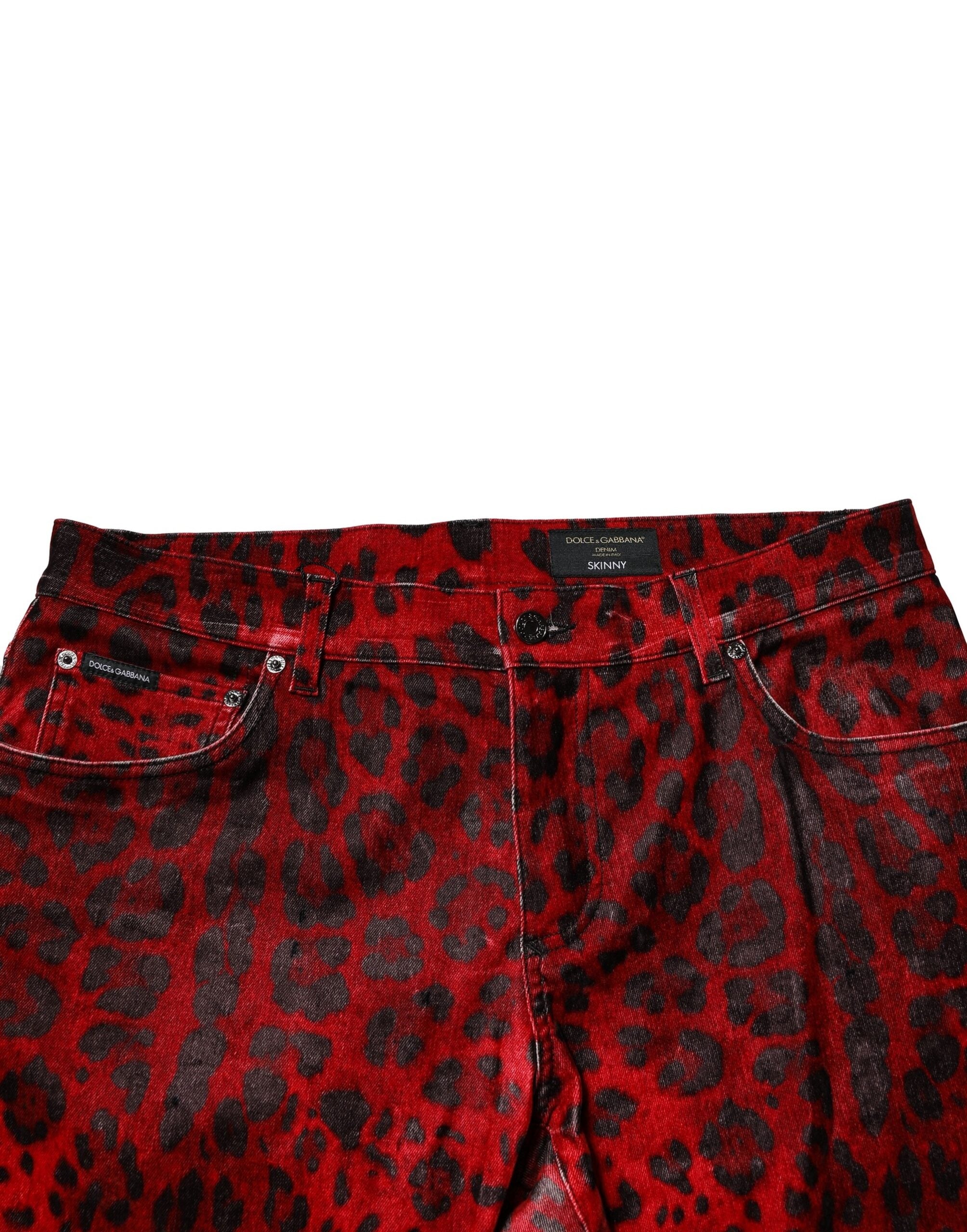 Jeans skinny en coton à motif léopard rouge de Dolce & Gabbana, style denim ajusté.