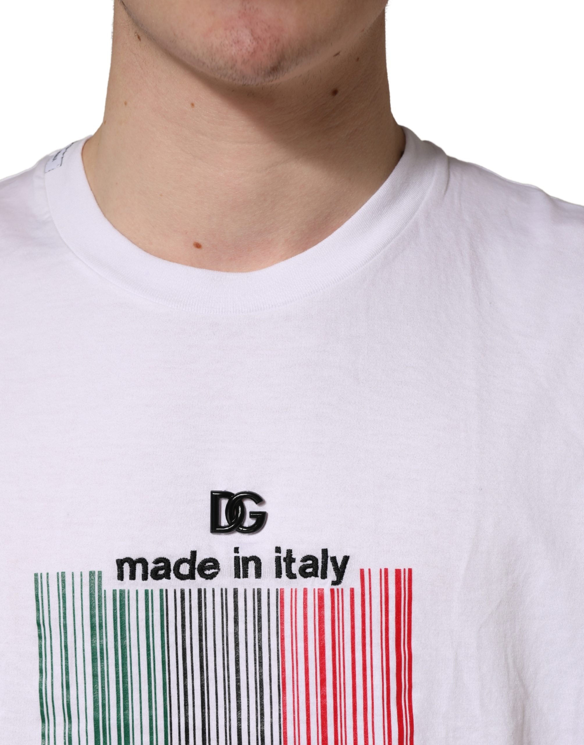 T-shirt blanc pour homme Dolce & Gabbana avec motif de code-barres en coton à col rond, style décontracté et moderne.