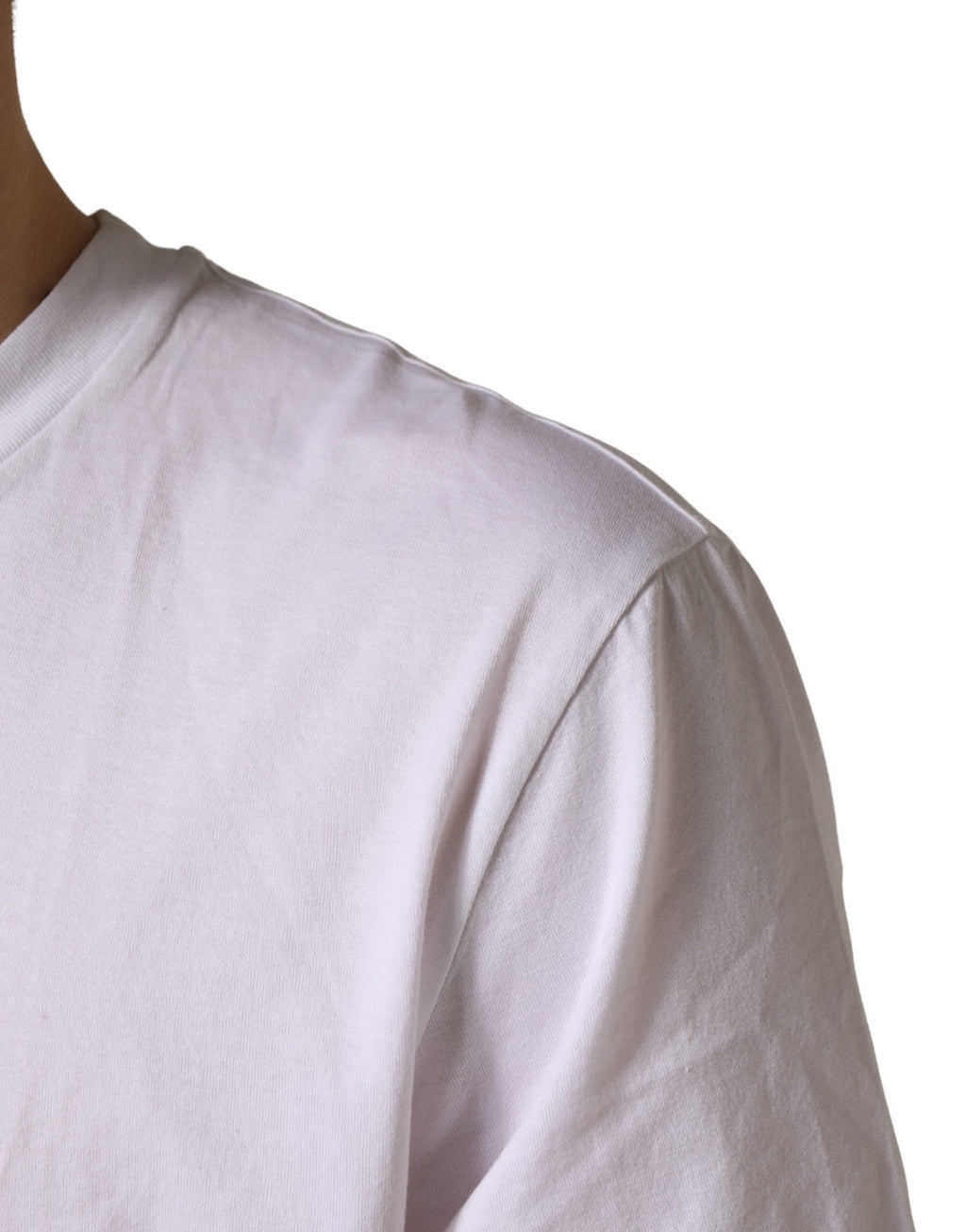 T-shirt blanc Dolce & Gabbana en coton avec motif code-barres, col rond pour homme, vêtement de mode élégant.