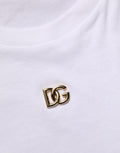 T-shirt blanc en métal avec logo DG de Dolce & Gabbana, manches courtes, design élégant et moderne.
