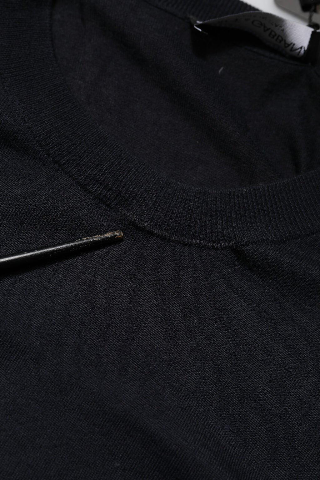 Pull-over à manches longues noir Dolce & Gabbana en cachemire avec col rond, vue de face.