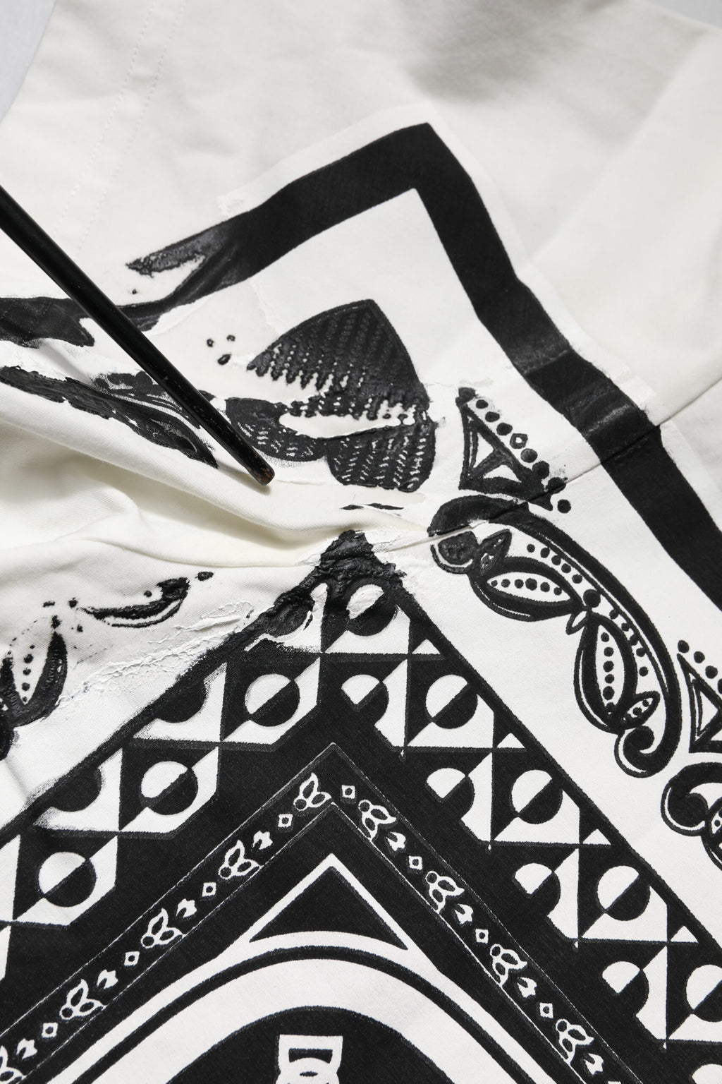 T-shirt blanc Dolce & Gabbana en coton avec bandeau, col ras du cou pour homme, vue de face.