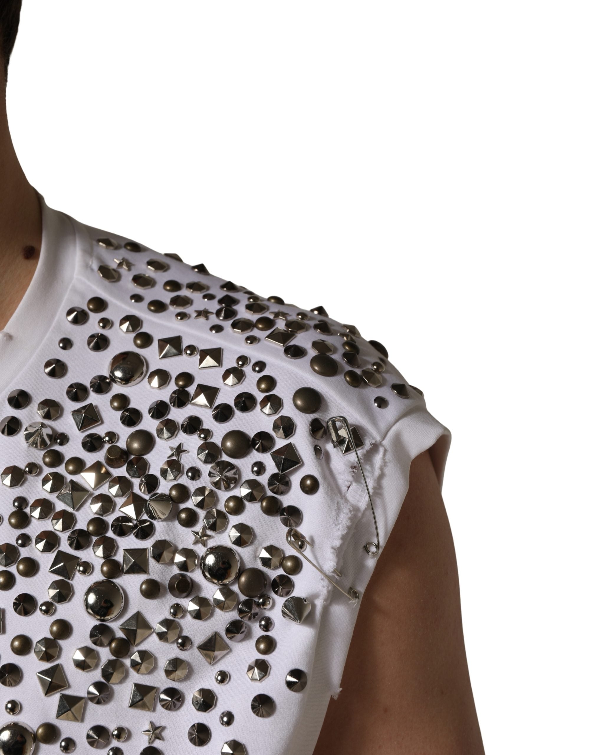 T-shirt sans manches Dolce & Gabbana blanc avec strass, col rond, design élégant et brillant, vue de face.