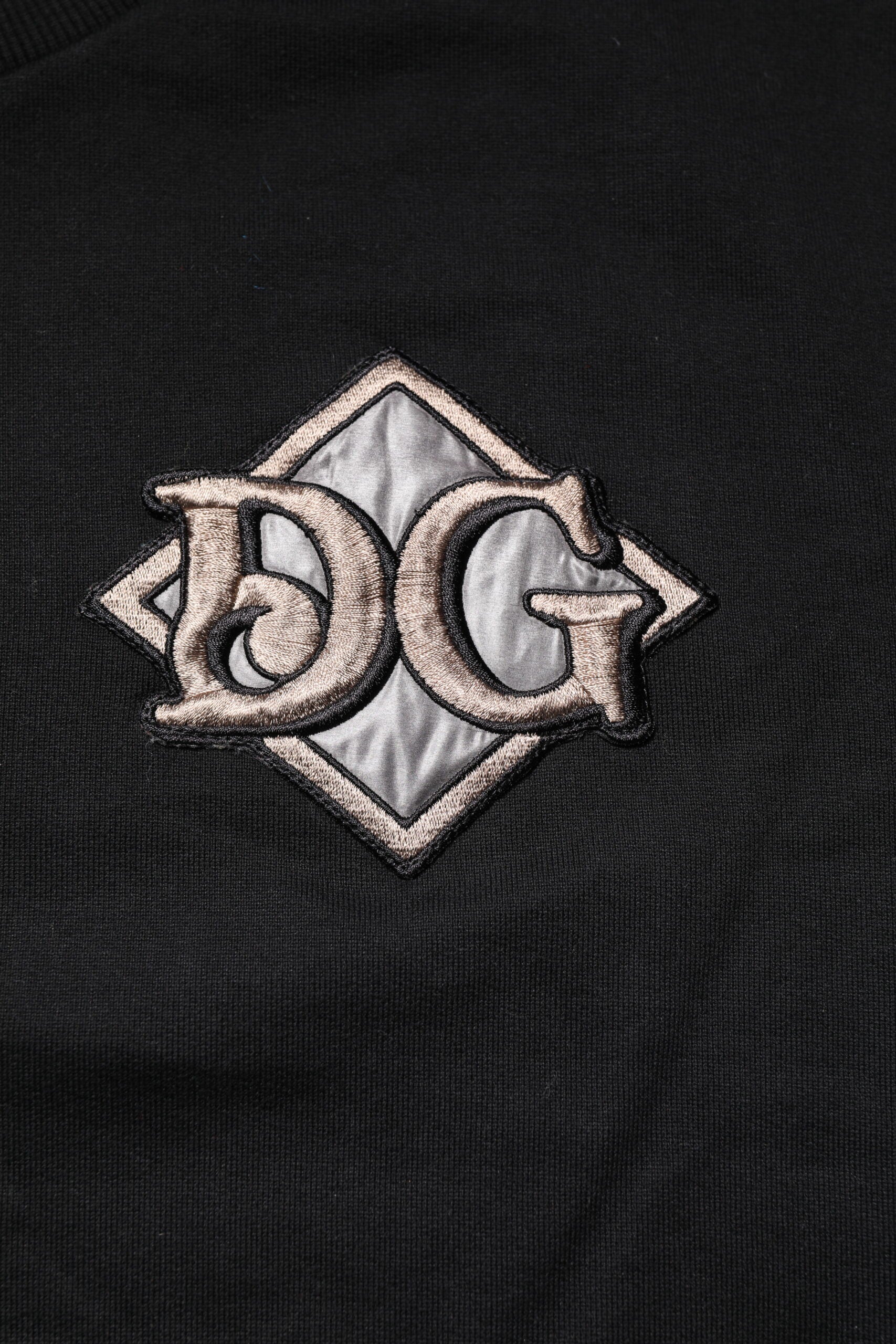 Sweatshirt noir Dolce & Gabbana avec logo brodé, style décontracté, tissu doux et confortable, vue de face.