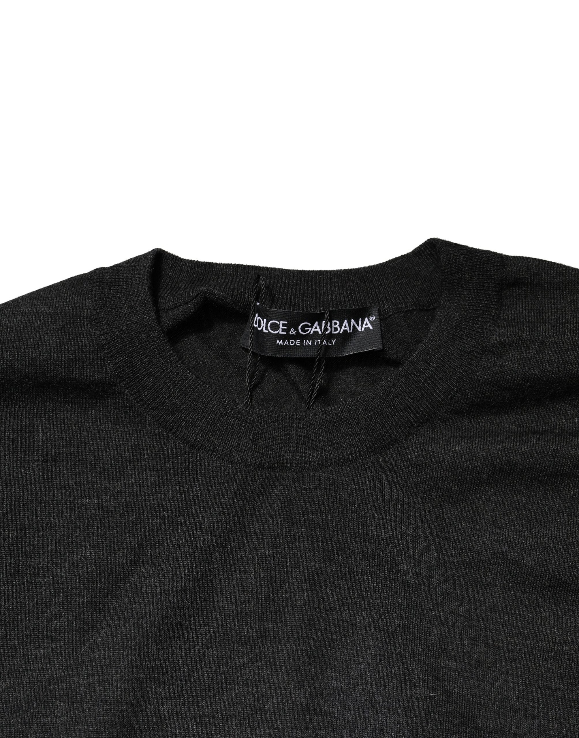 Pull en laine gris à manches longues et col ras du cou de Dolce & Gabbana, texture douce et élégant style classique.