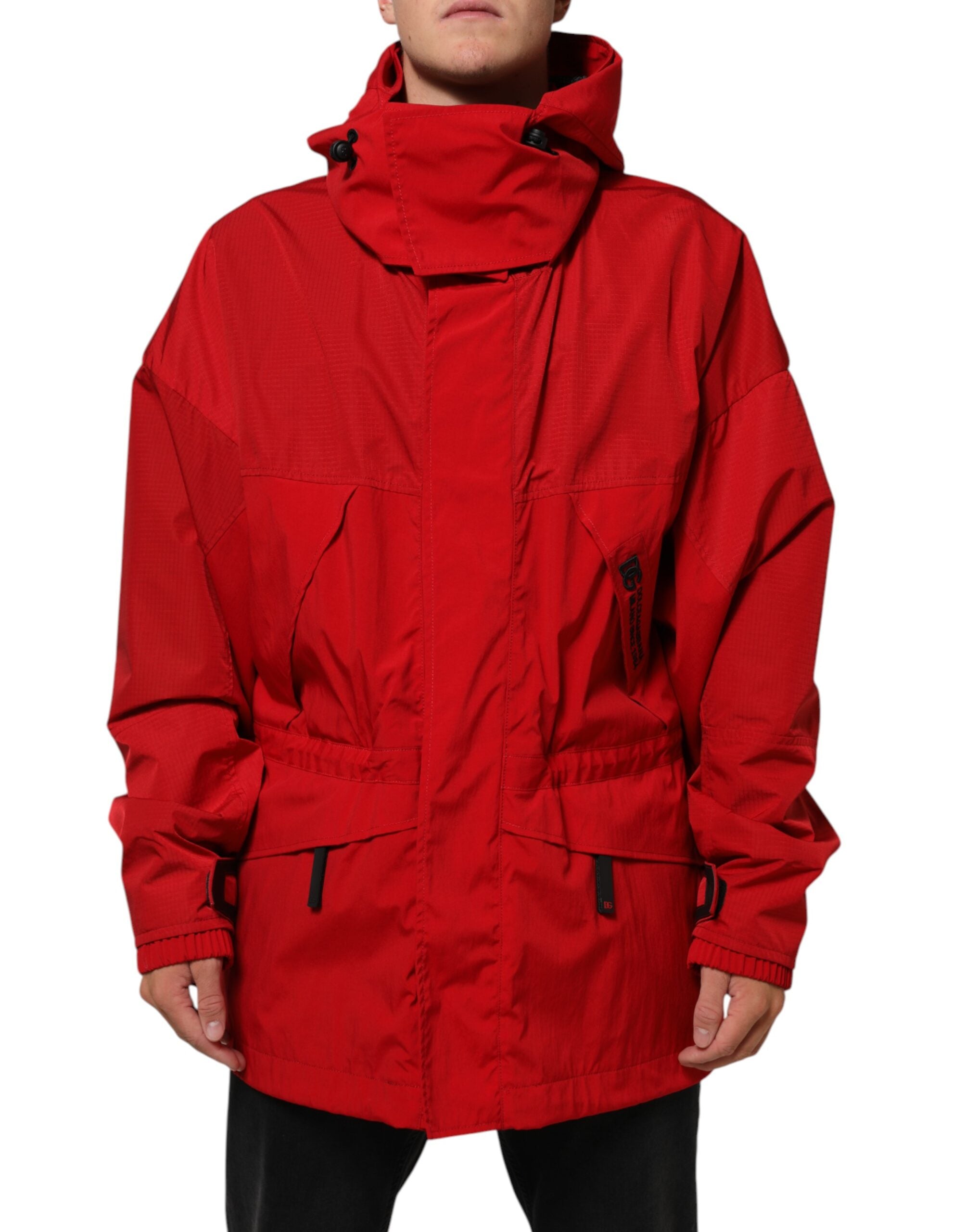 Veste parka homme Dolce & Gabbana en nylon rouge avec capuche et fermeture éclair pleine longueur.