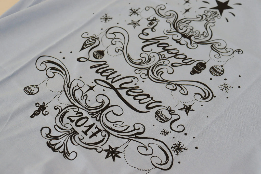 T-shirt blanc dolce & gabbana en coton avec design noir joyeux nouvel an 2014 orné de flocons et décorations