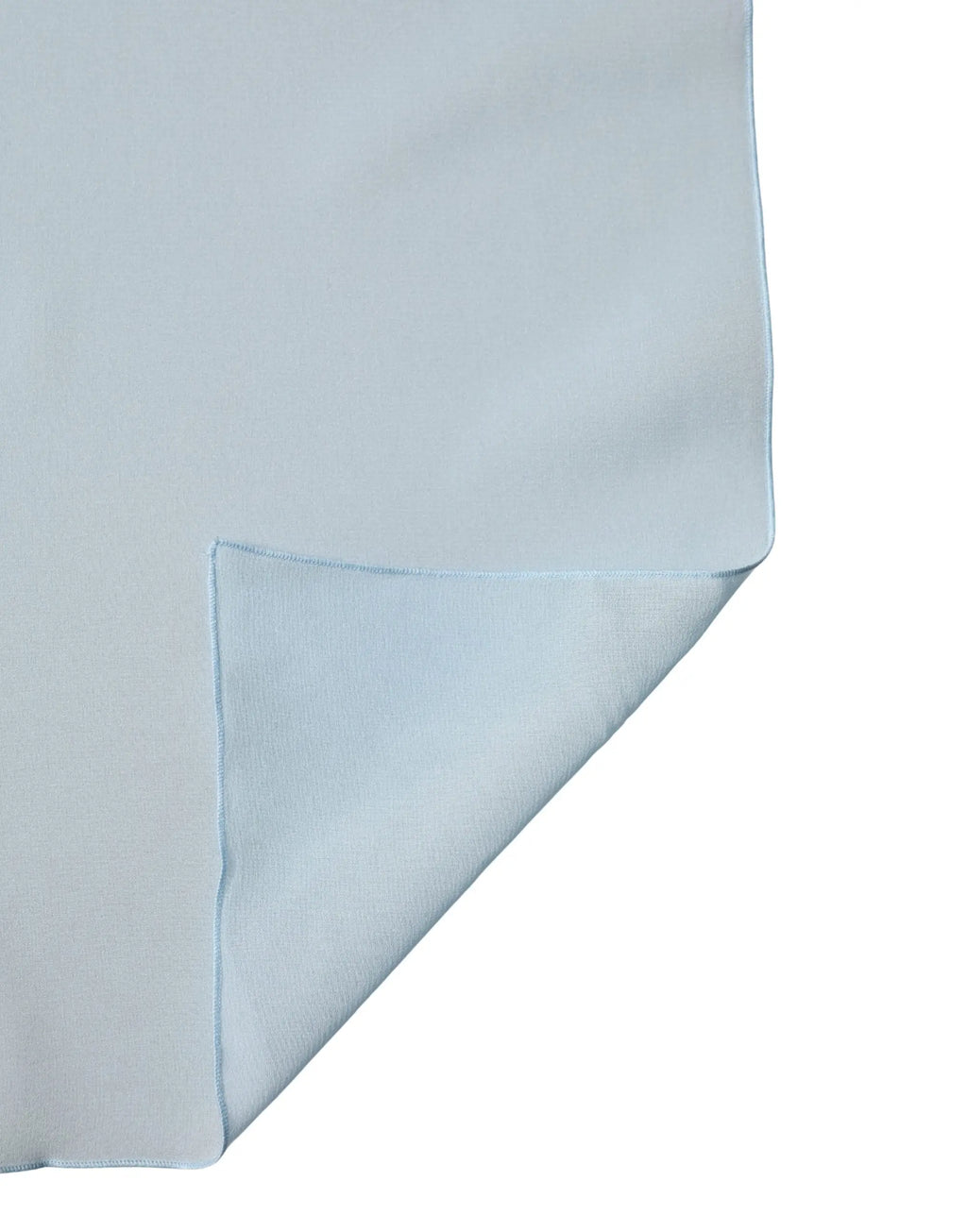 Chiffon de nettoyage en microfibre bleu clair avec bords soigneusement cousus pour foulard dolce & gabbana light blue en soie