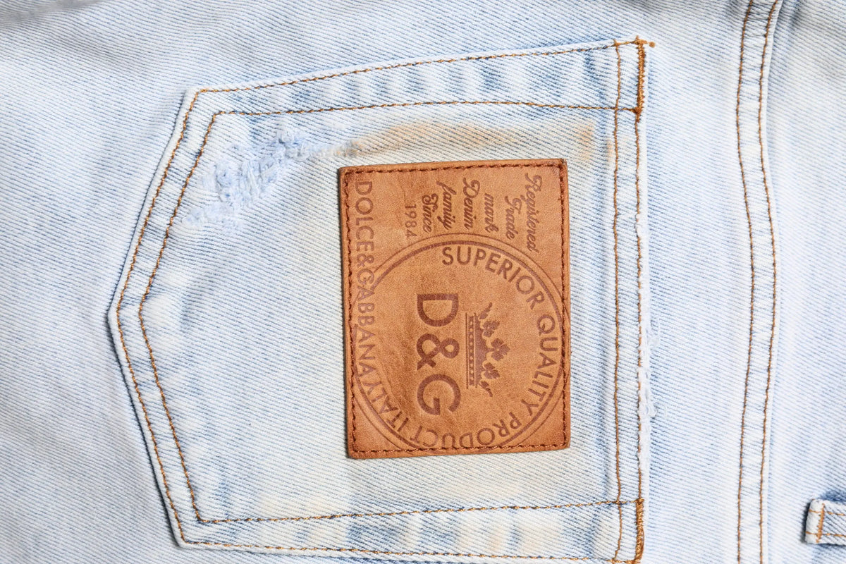 Jean skinny déchiré bleu clair en denim avec patch en cuir marron dolce gabbana qualité supérieure au dos
