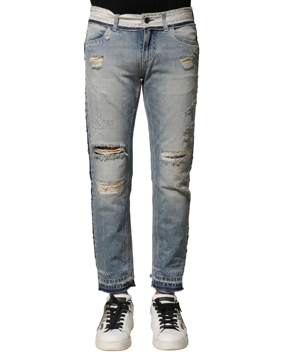 Jeans en denim bleu clair dolce gabbana pour homme avec genoux déchirés et ceinture blanche contrastante