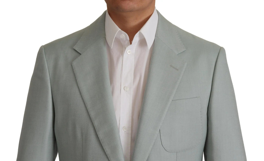 Blazer dolce & gabbana en cachemire soie vert clair porté sur chemise blanche boutonnée avec texture subtile gris clair